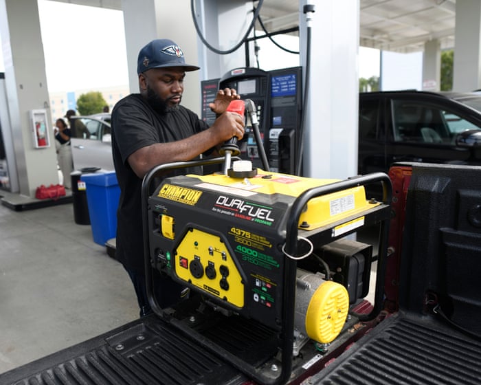 Gulf coast residents prepare ahead of Hurricane Isaias landfall – video