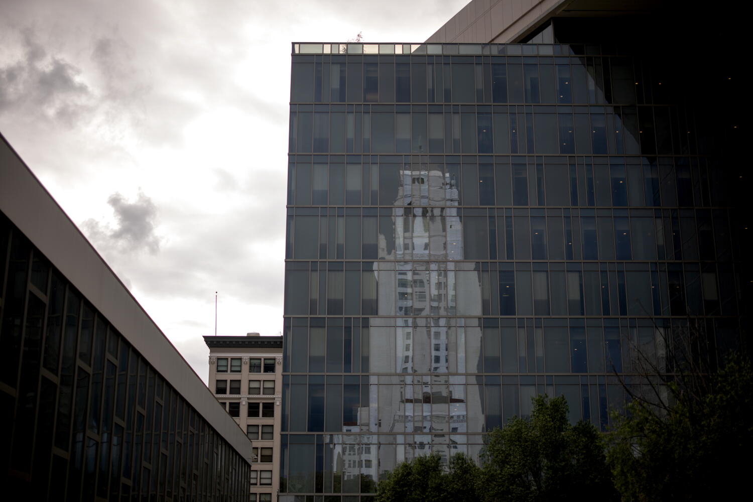 Online vigilantes say they trapped LAPD officer in predator sting