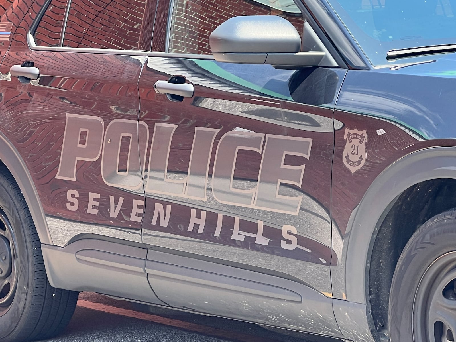 Officer blocks shoplifters trying to flee store: Seven Hills blotter