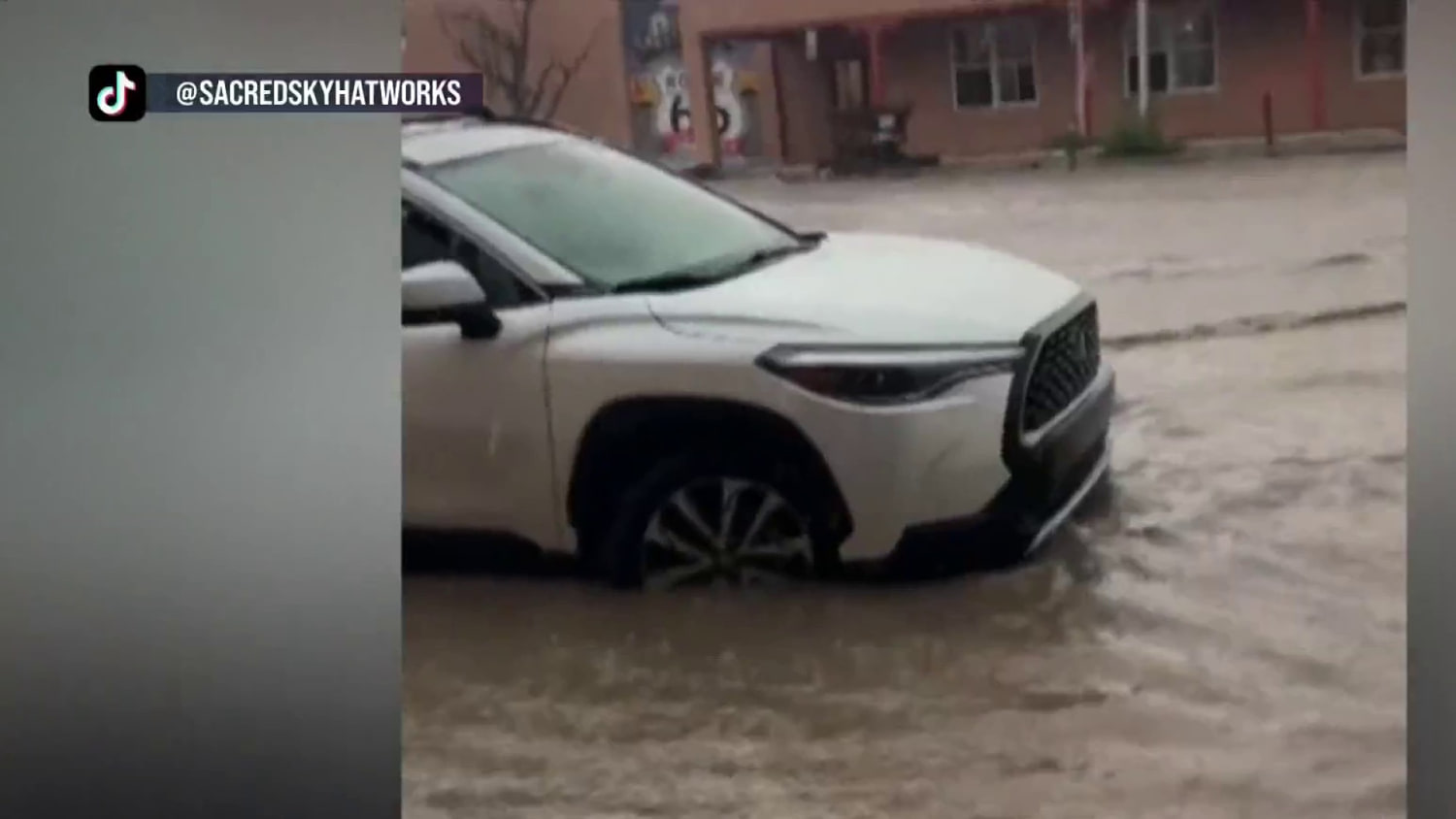 Deadly flash floods swamp Southwest