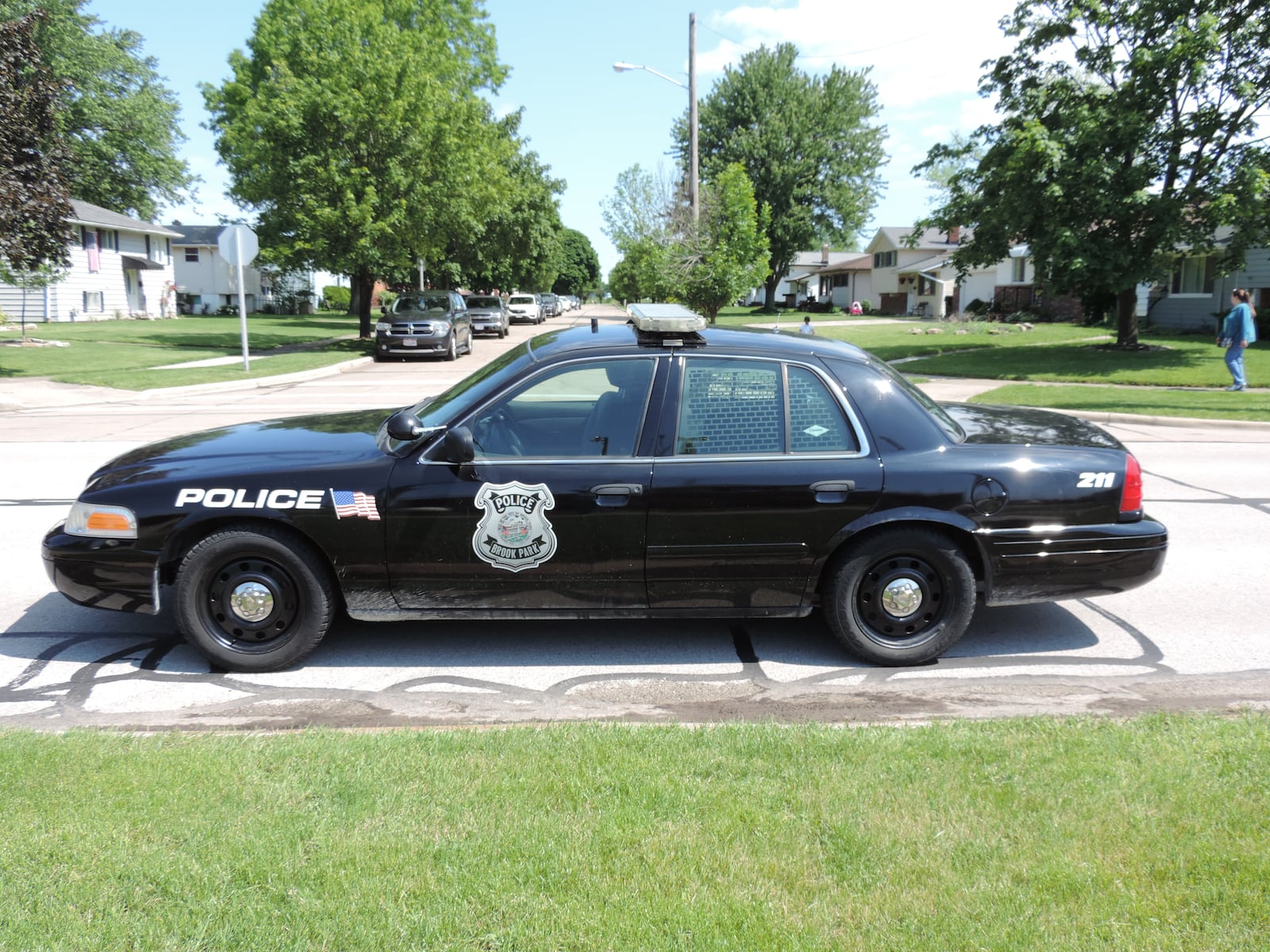 Cleveland couple driving stolen SUV arrested after fleeing from police in Brook Park